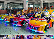 现在这个广场游乐车生意，是一家主要收入来源